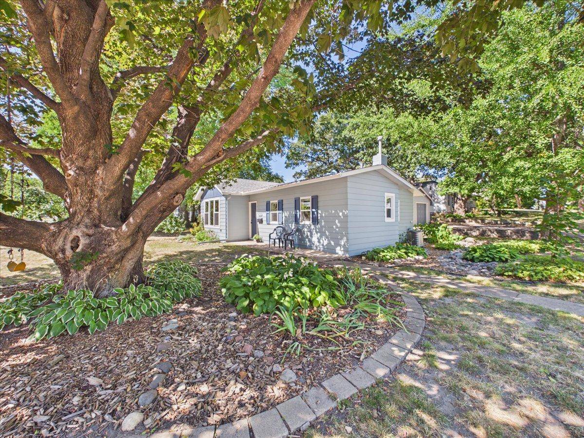 2379 Roselawn AVE W, Lauderdale, MN 55113