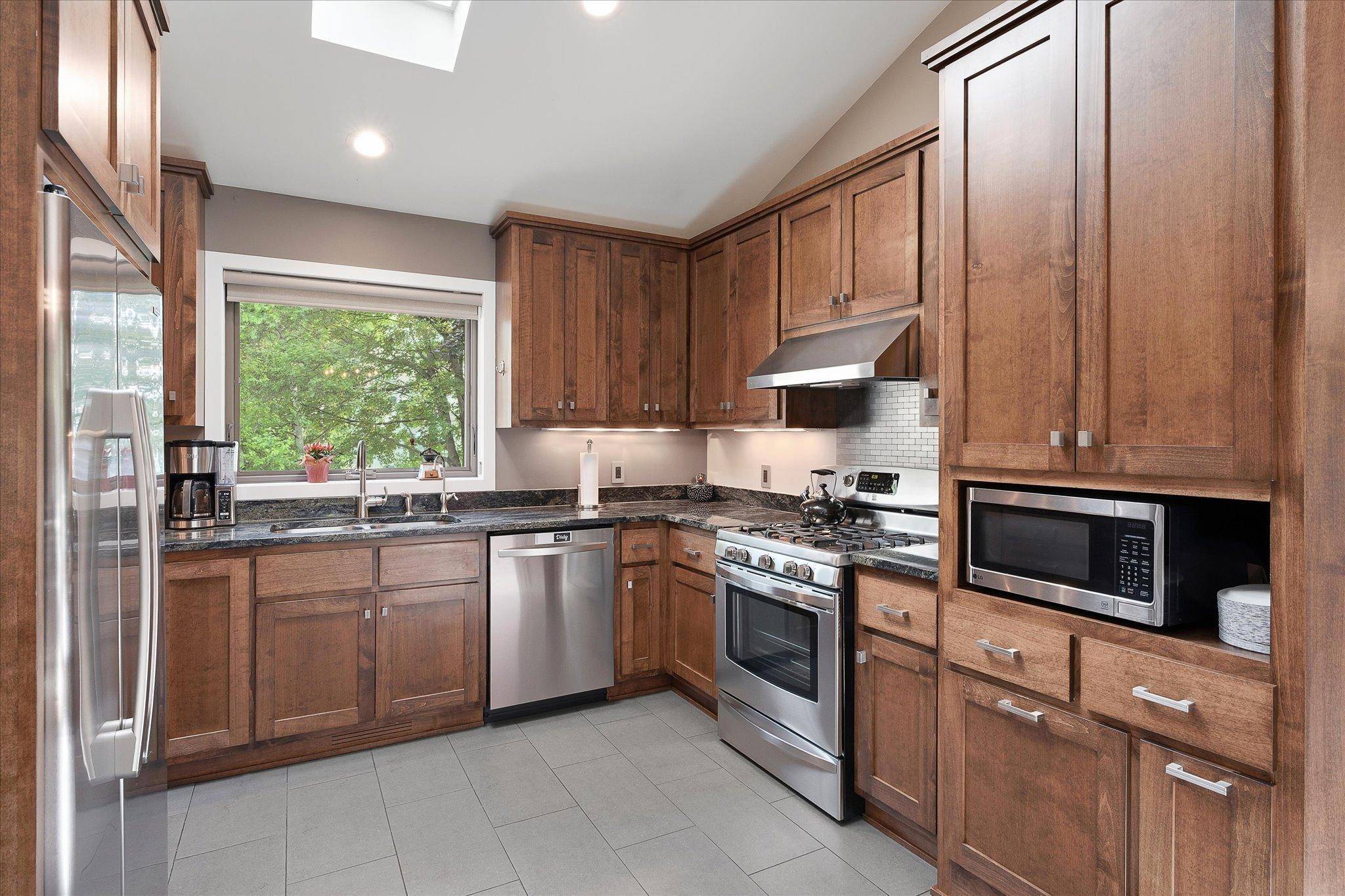 15809 Nursery DR, Minnetonka, MN 55345