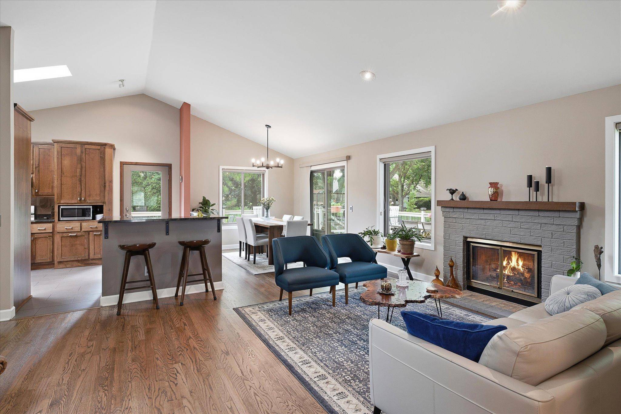 15809 Nursery DR, Minnetonka, MN 55345