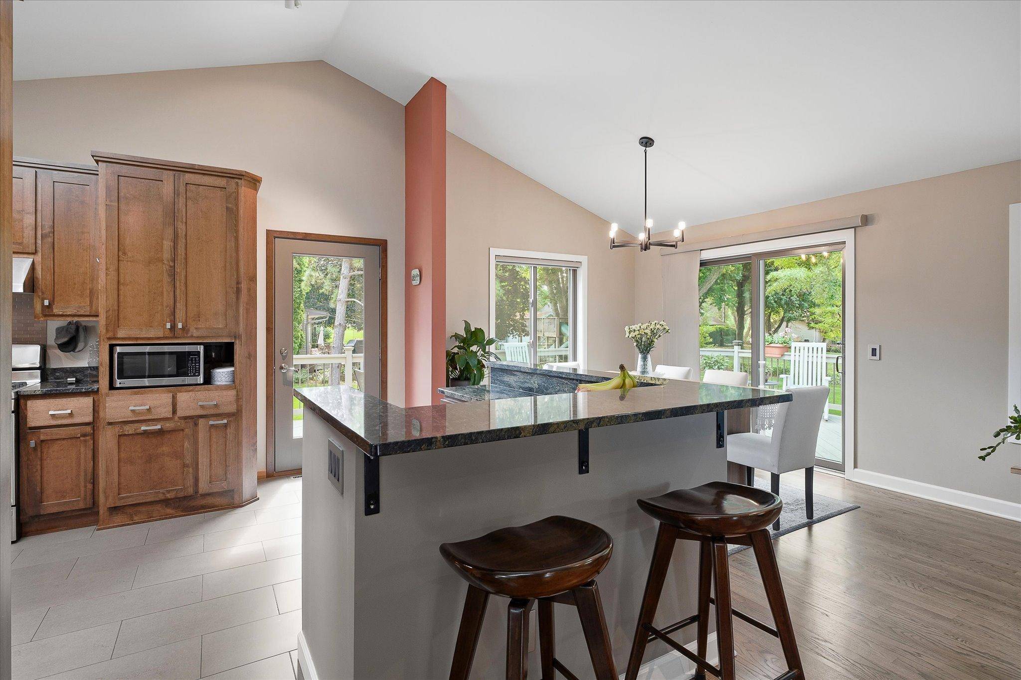 15809 Nursery DR, Minnetonka, MN 55345
