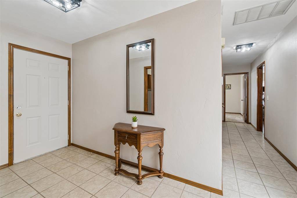 729 Westridge DR, Yukon, OK 73099