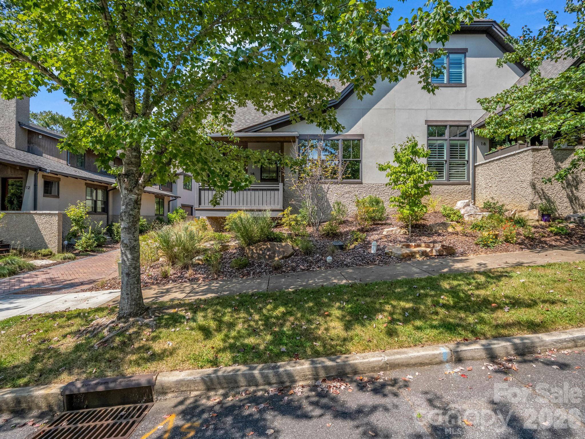 14 Keats RD, Black Mountain, NC 28711