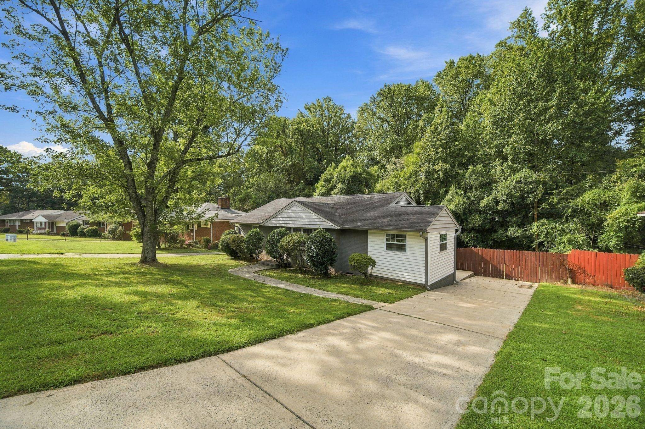 3307 Bonaire DR, Charlotte, NC 28208