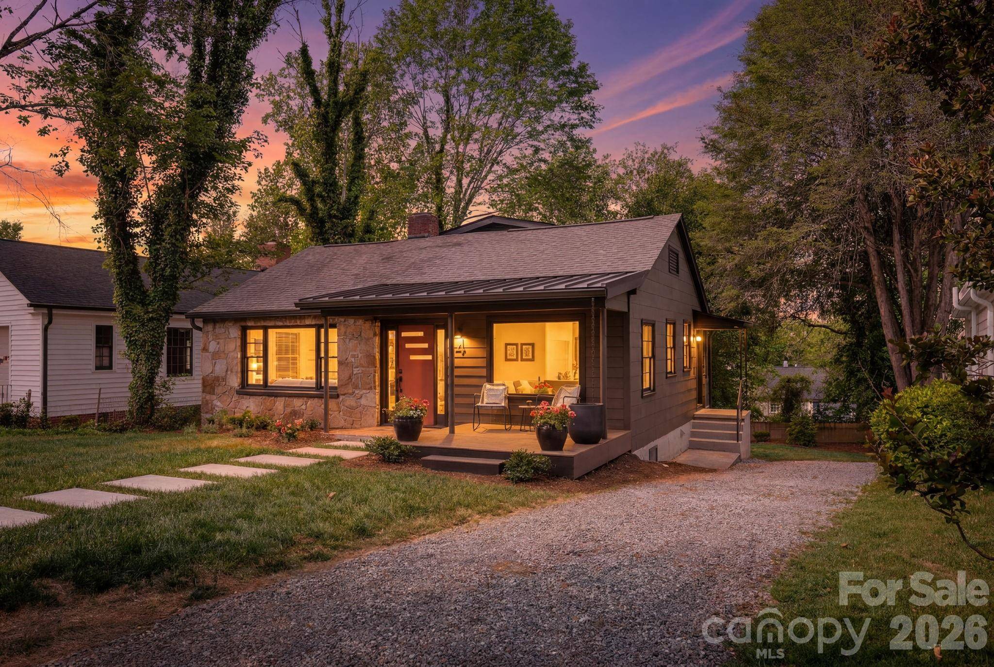 4 Baird LN, Asheville, NC 28804