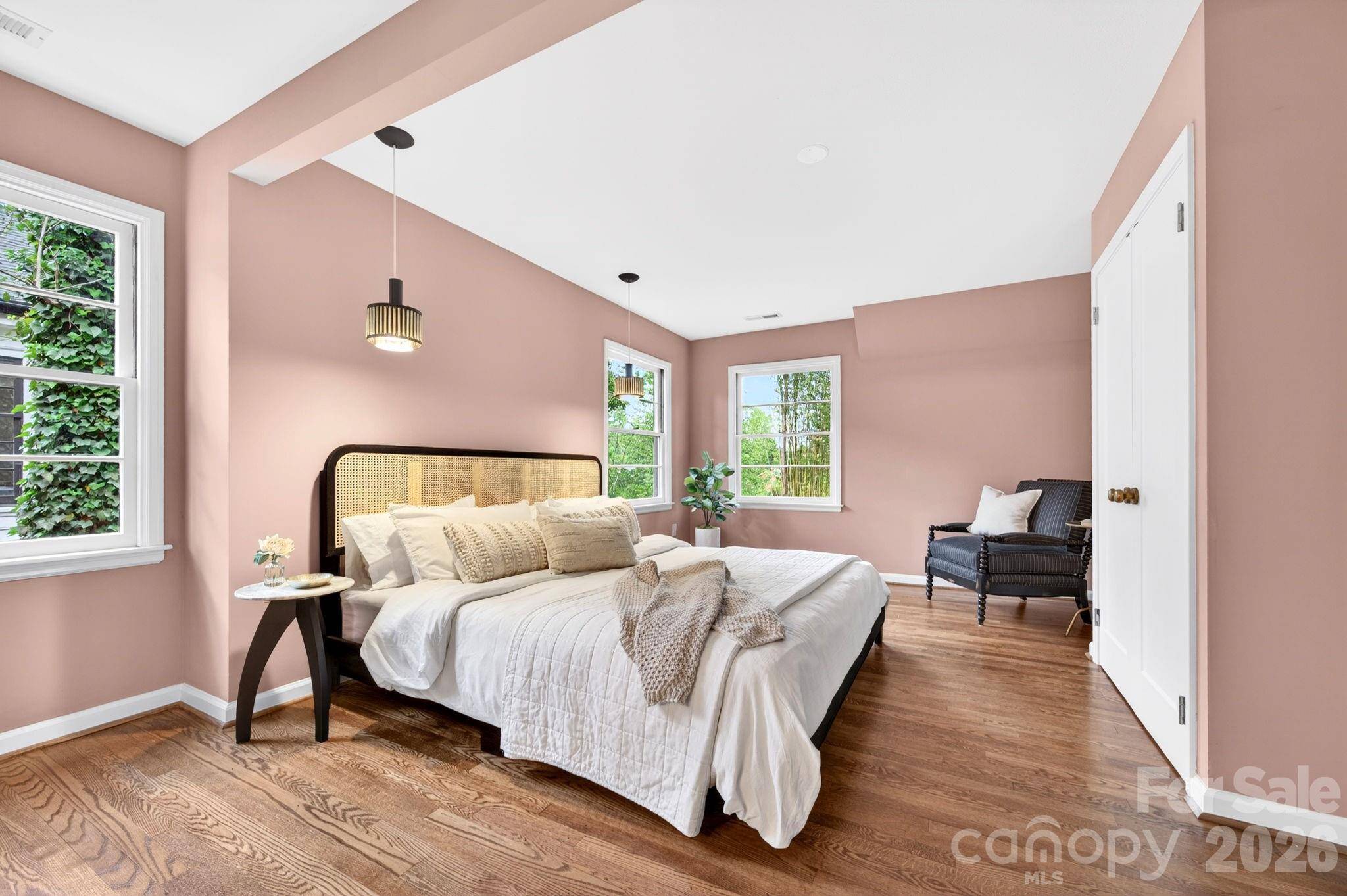 4 Baird LN, Asheville, NC 28804