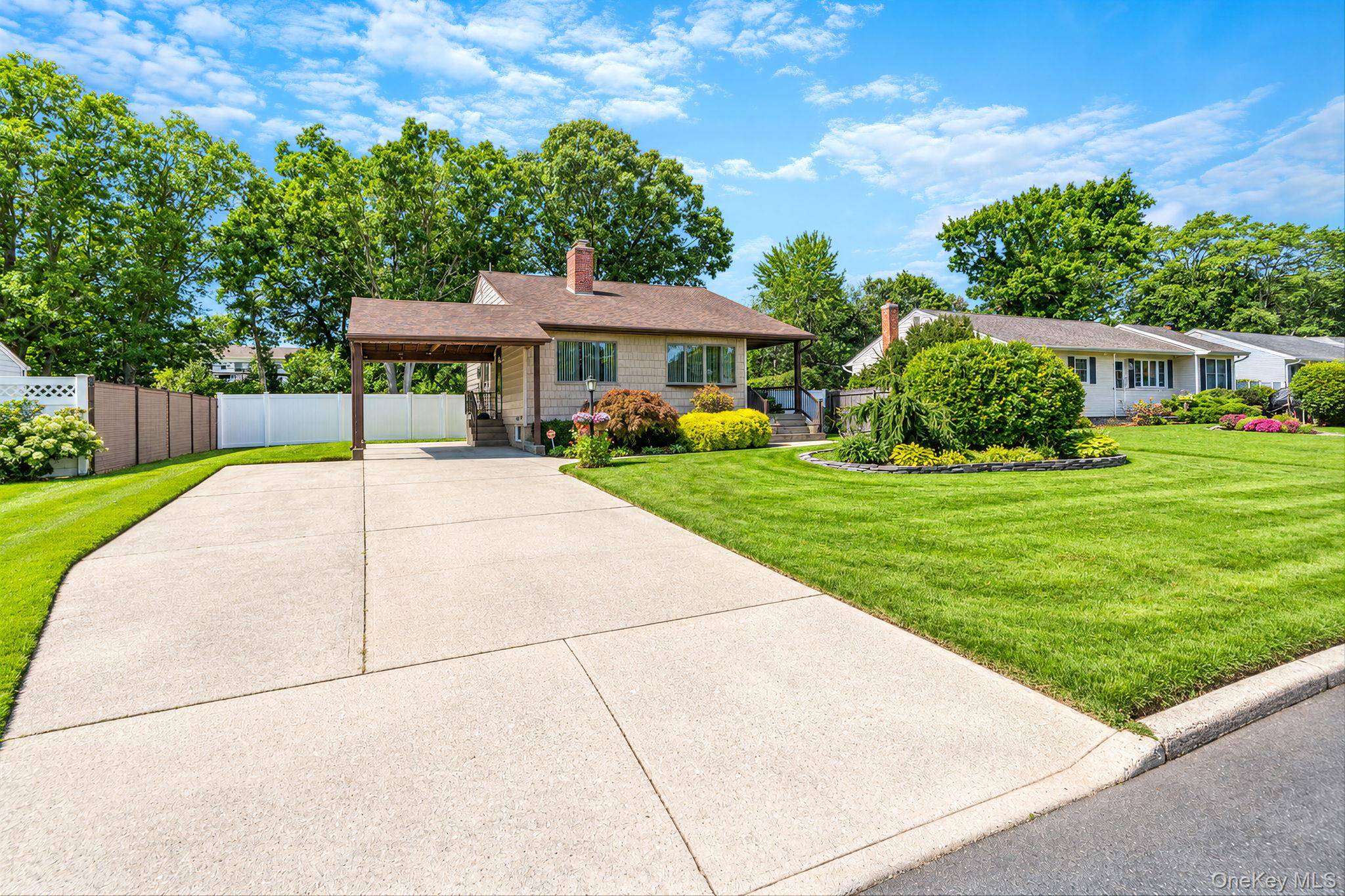 43 Jay RD, Centereach, NY 11720