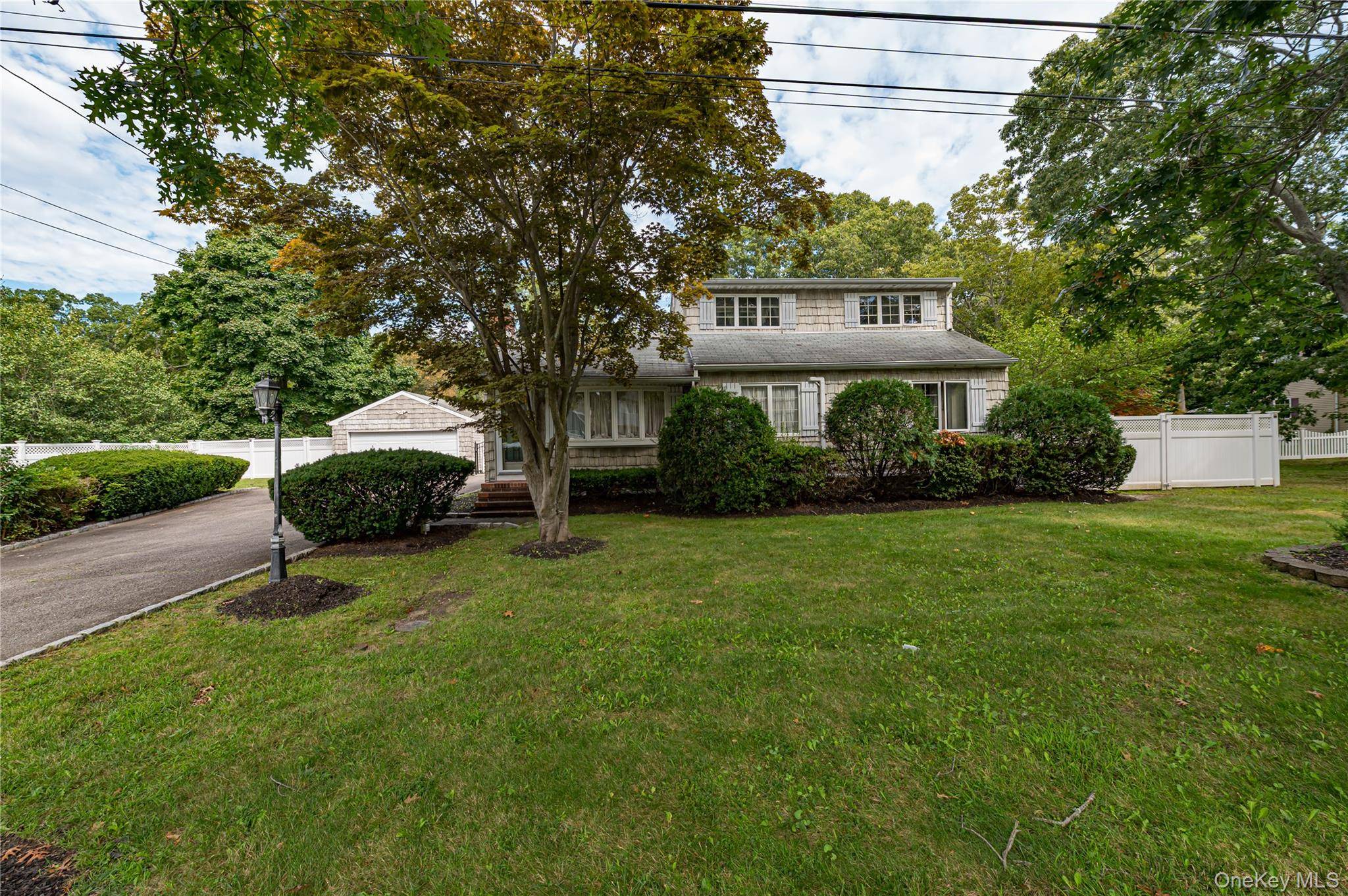 63 Barretts AVE, Holtsville, NY 11742