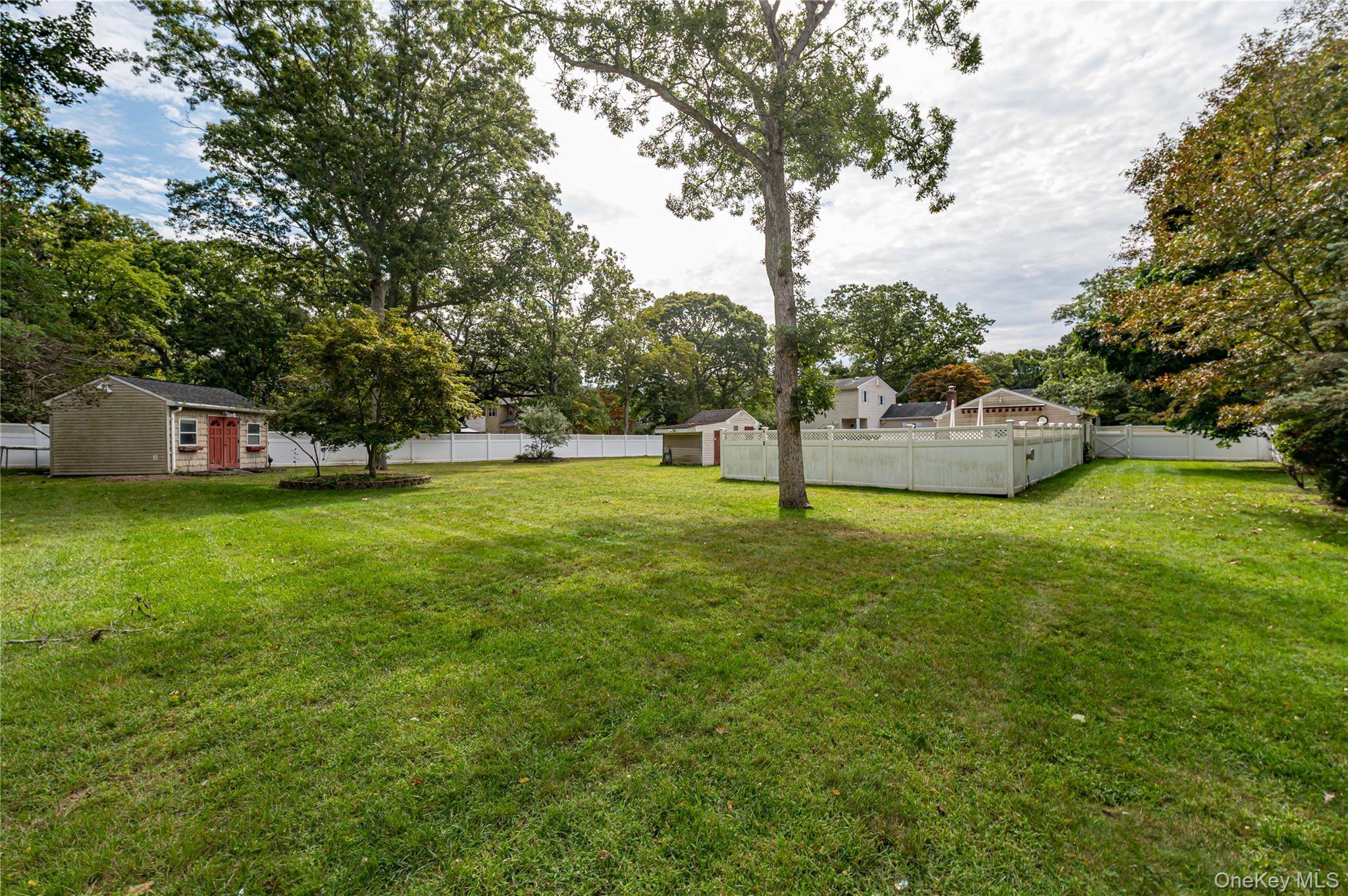 63 Barretts AVE, Holtsville, NY 11742