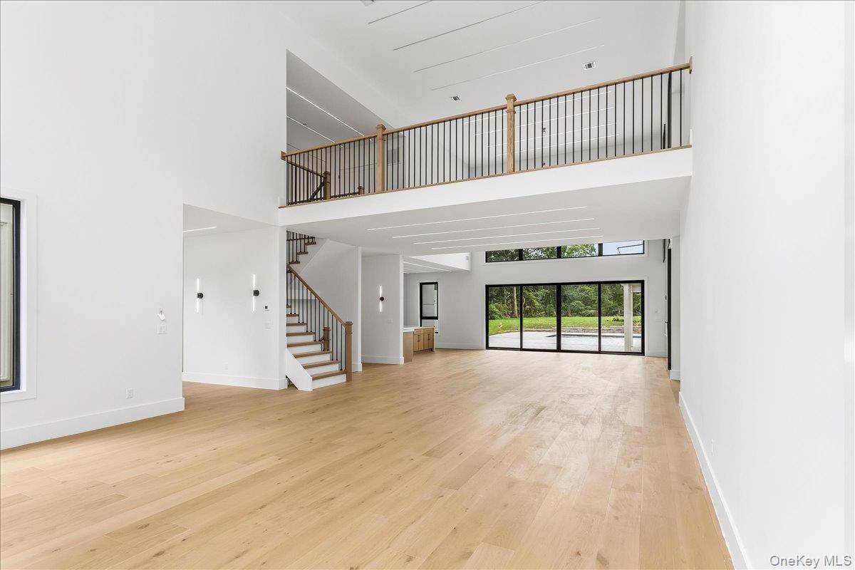1080 Westminster AVE, Dix Hills, NY 11746