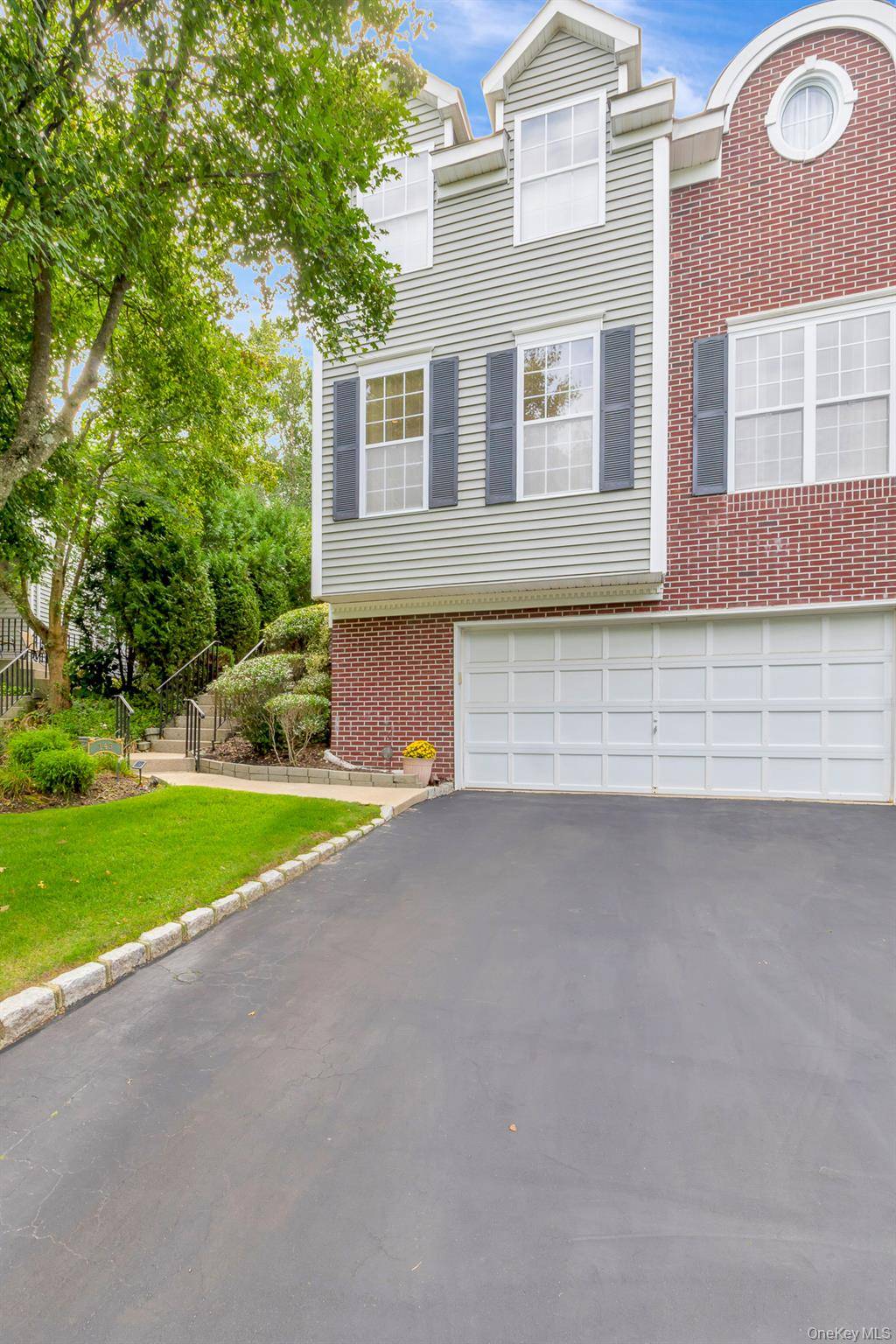 143 Paddington CIR, Smithtown, NY 11787