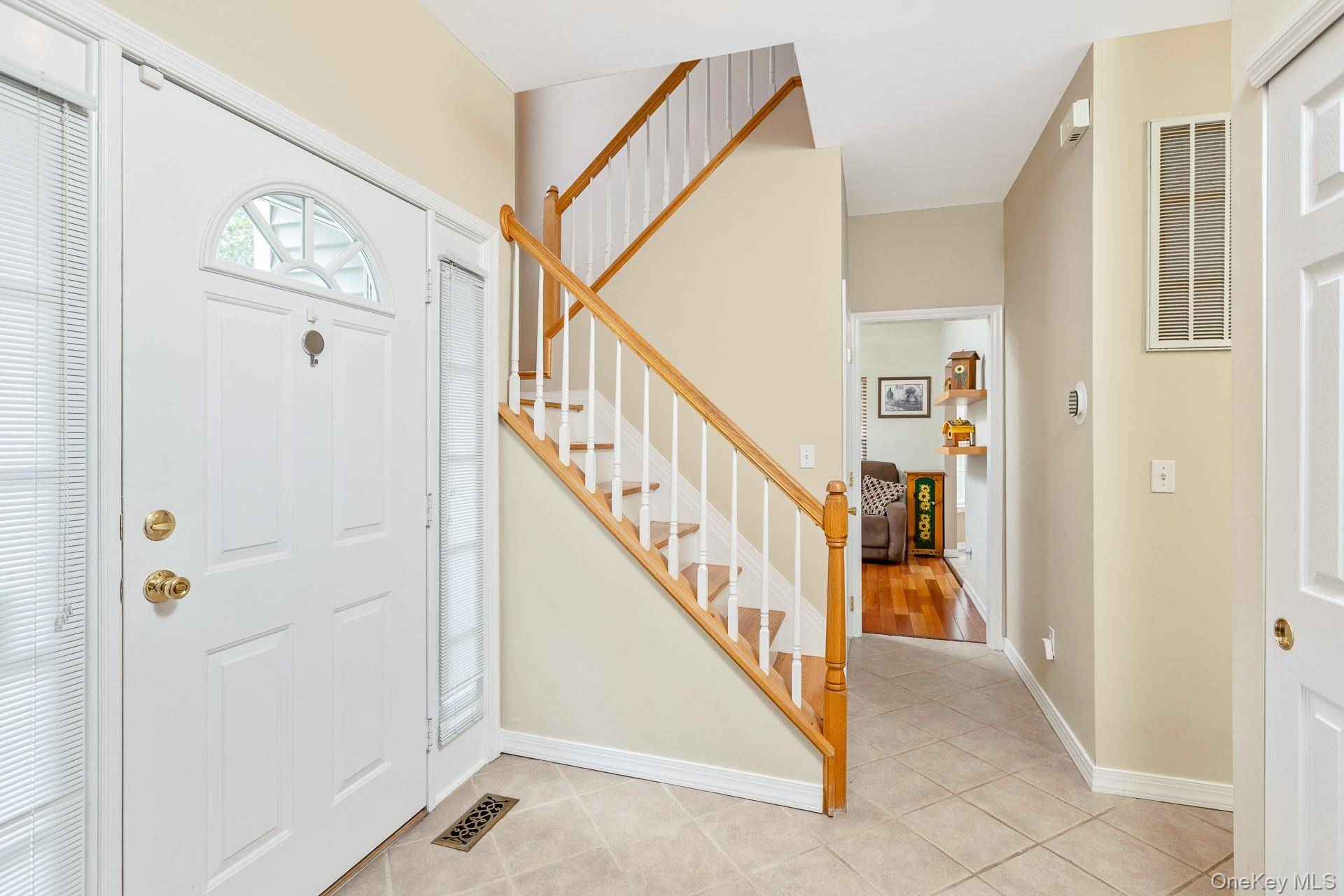 143 Paddington CIR, Smithtown, NY 11787