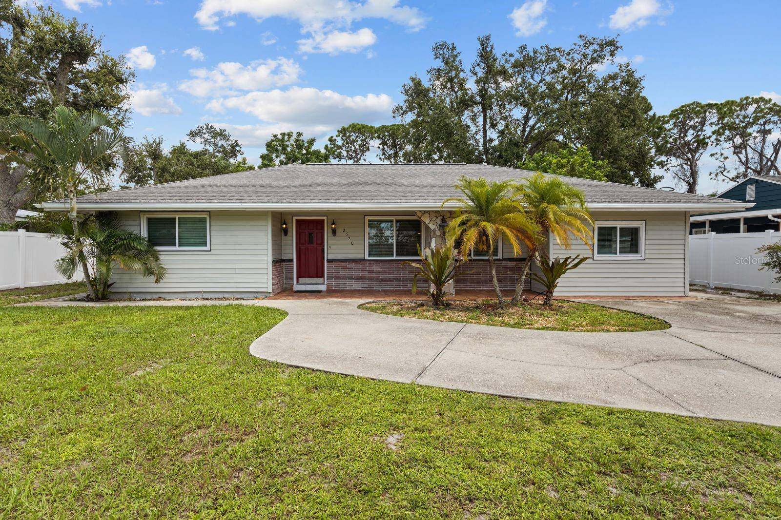 2520 E MILMAR DR, Sarasota, FL 34237