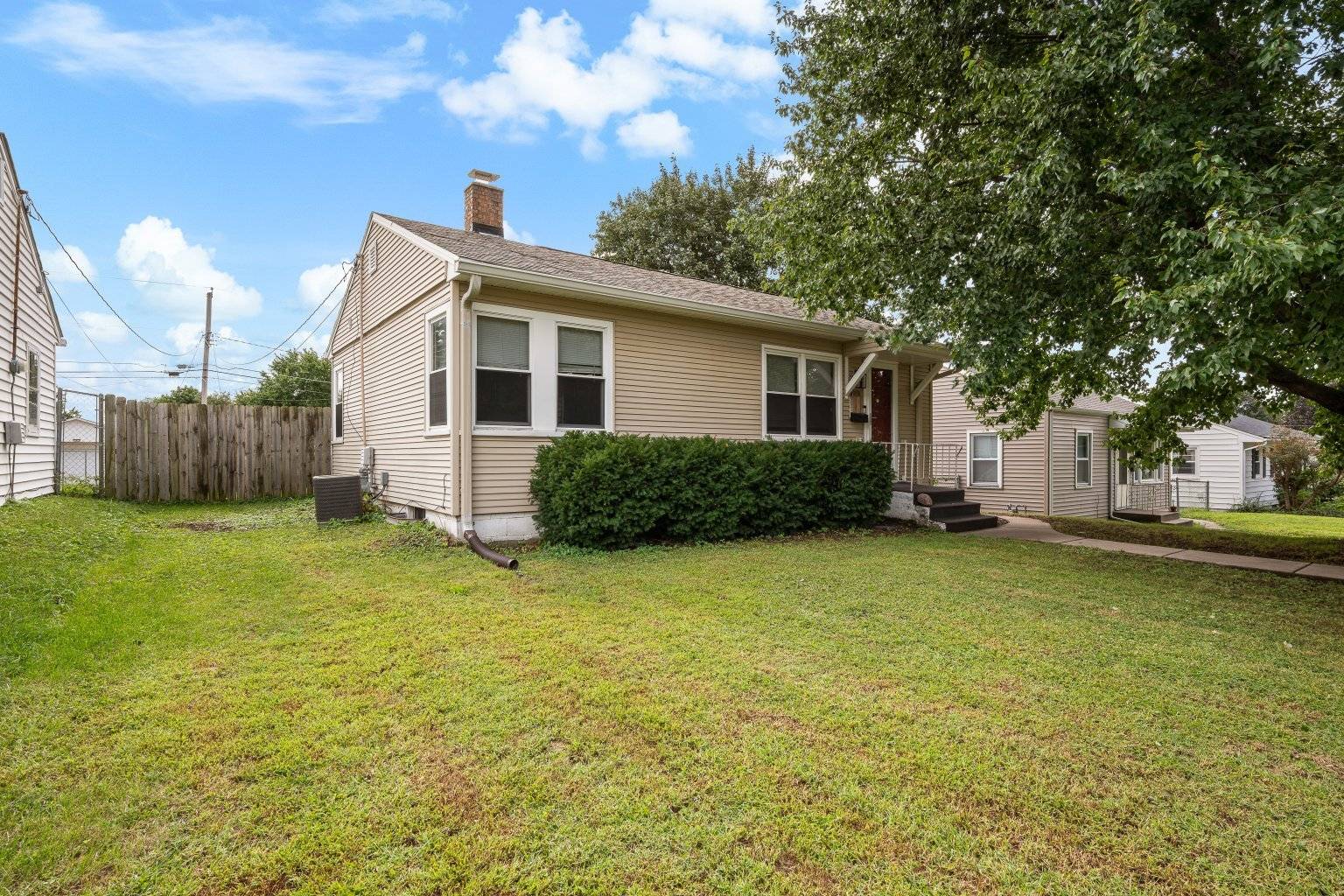 1511 W 37th ST, Davenport, IA 52806