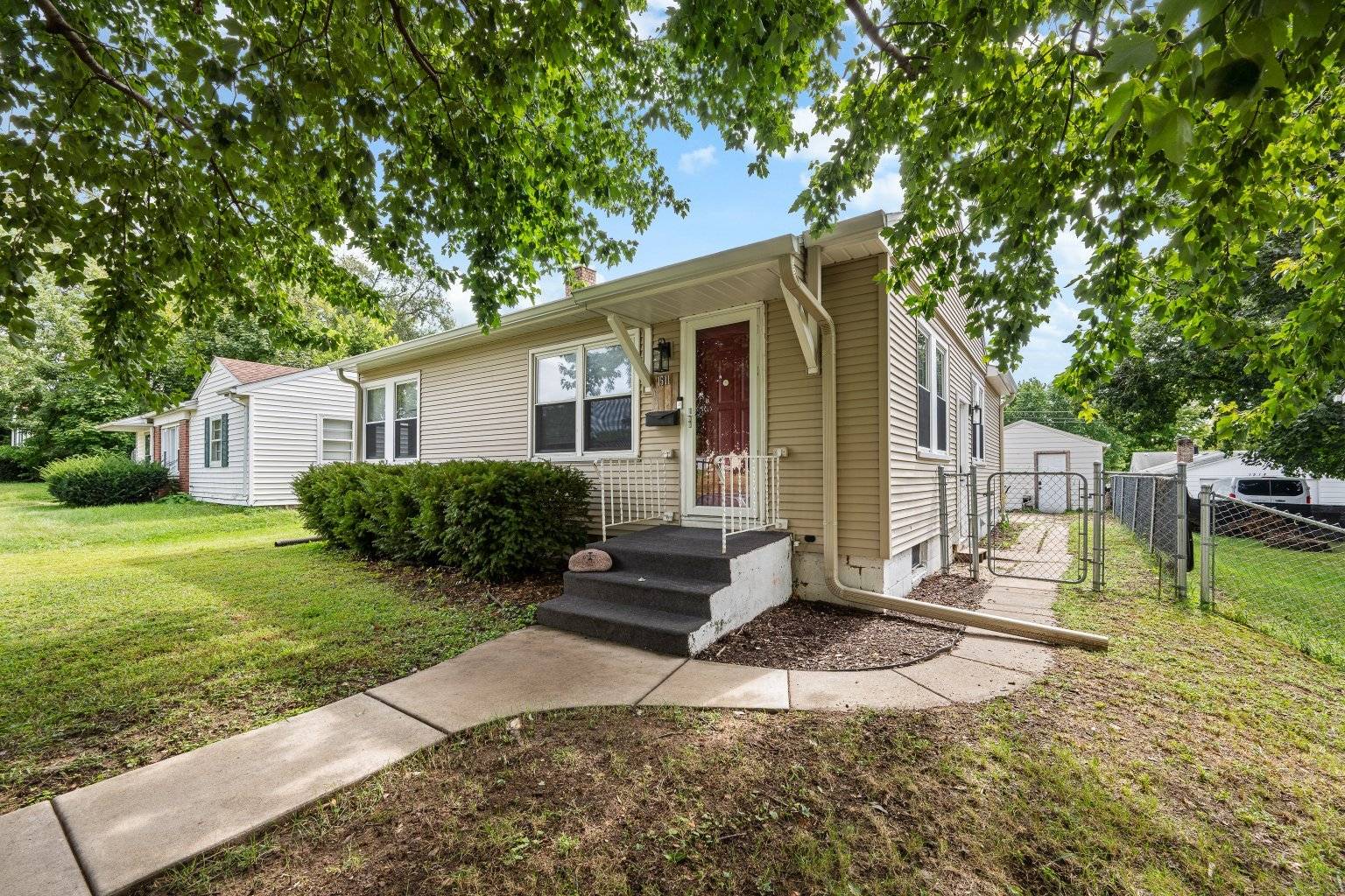 1511 W 37th ST, Davenport, IA 52806