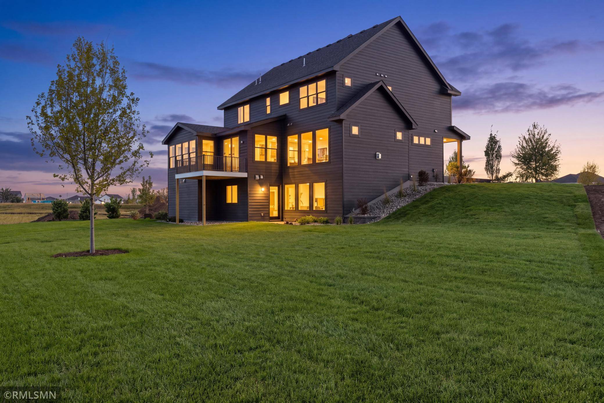 5813 S Century RDG S, Woodbury, MN 55125