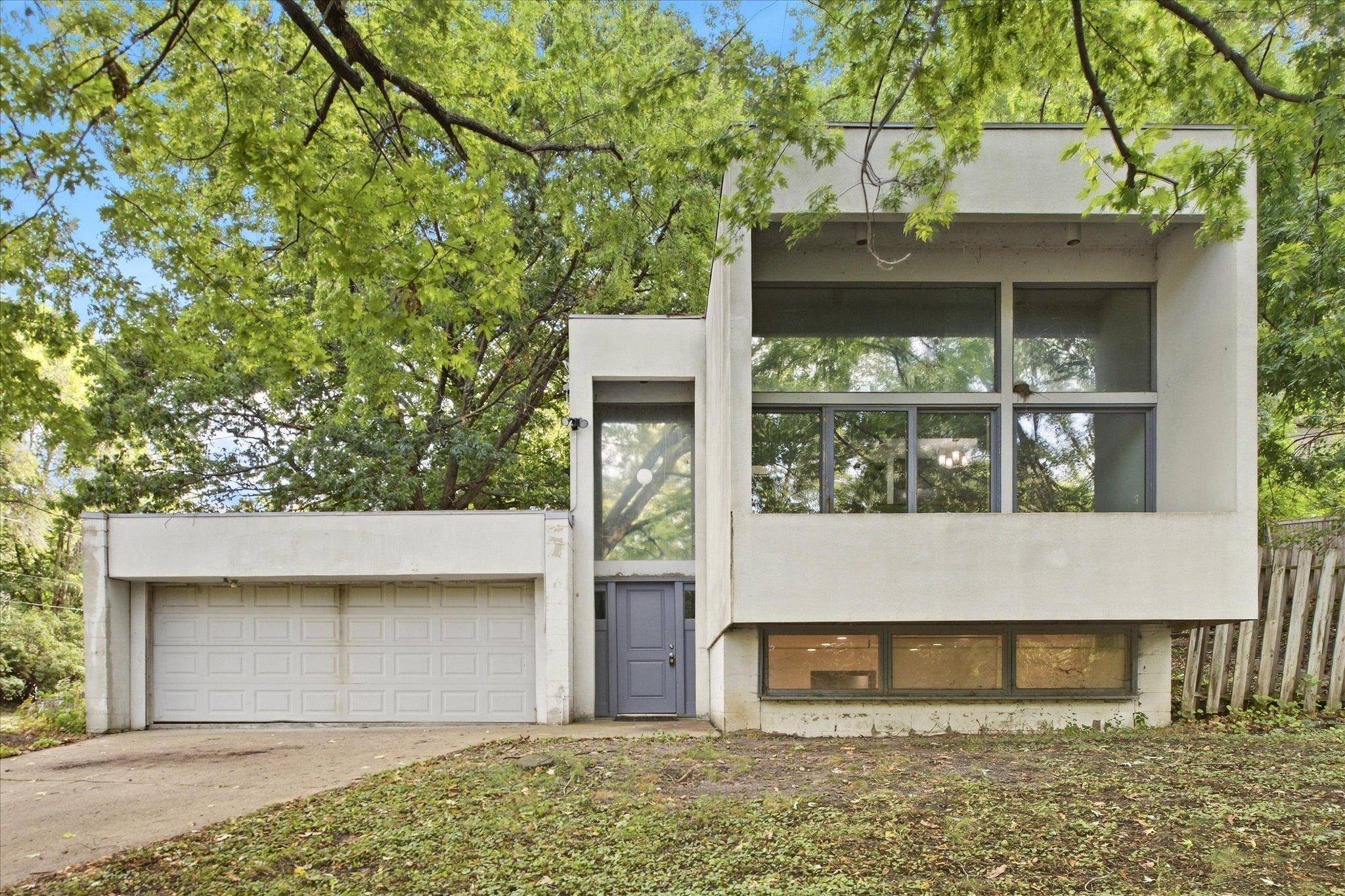 2280 E Medicine Lake BLVD, Plymouth, MN 55441