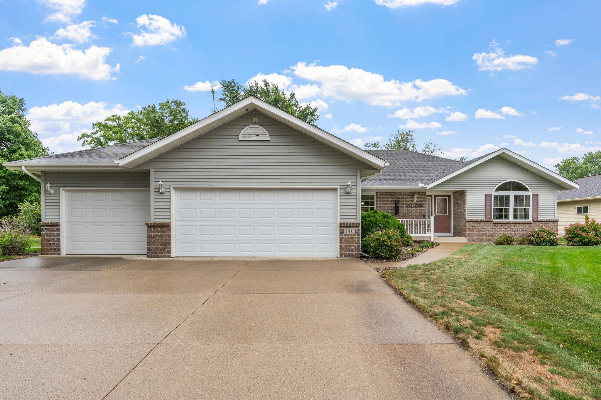 140 Cedar DR S, Lester Prairie, MN 55354