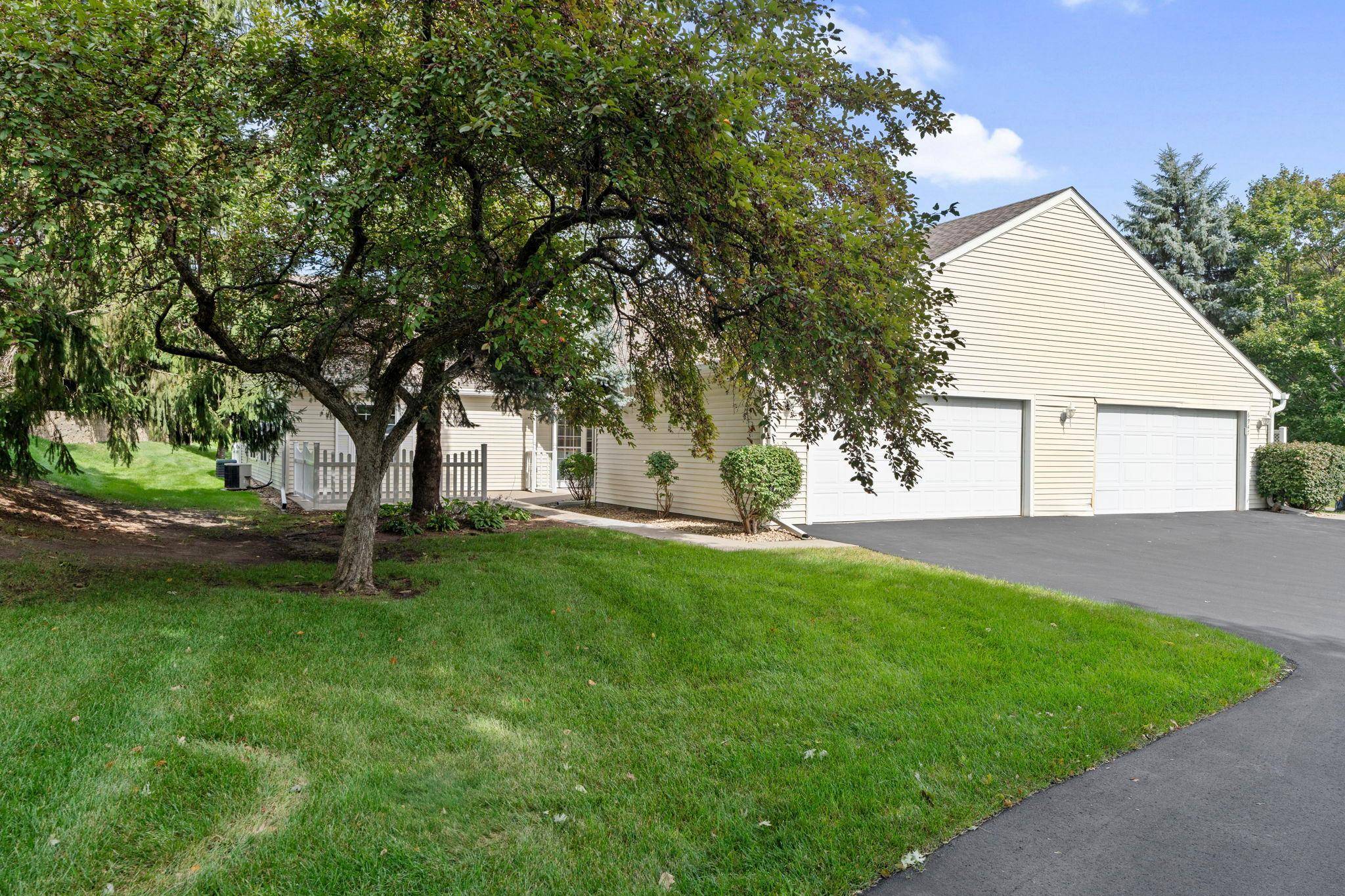 6939 Inverness CT #43, Inver Grove Heights, MN 55077
