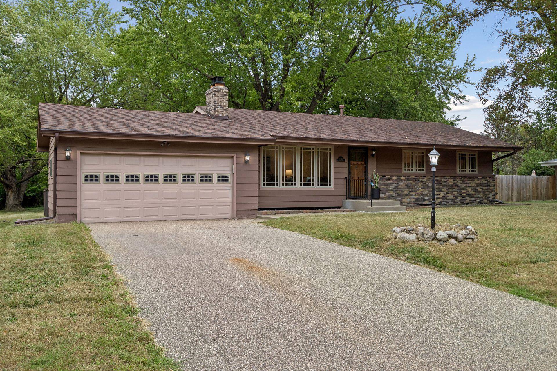 18910 Harrogate DR, Eden Prairie, MN 55346
