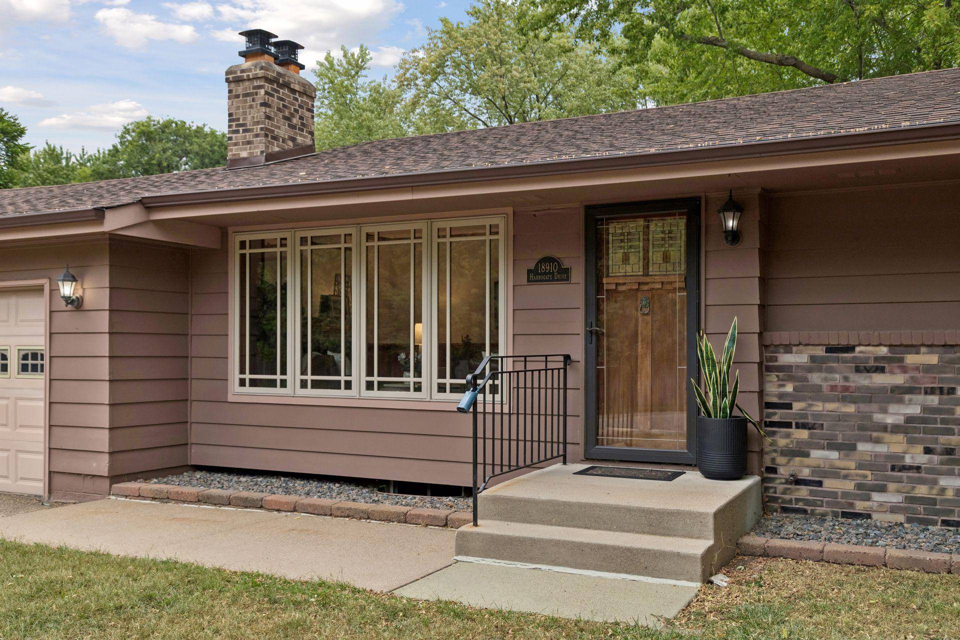 18910 Harrogate DR, Eden Prairie, MN 55346