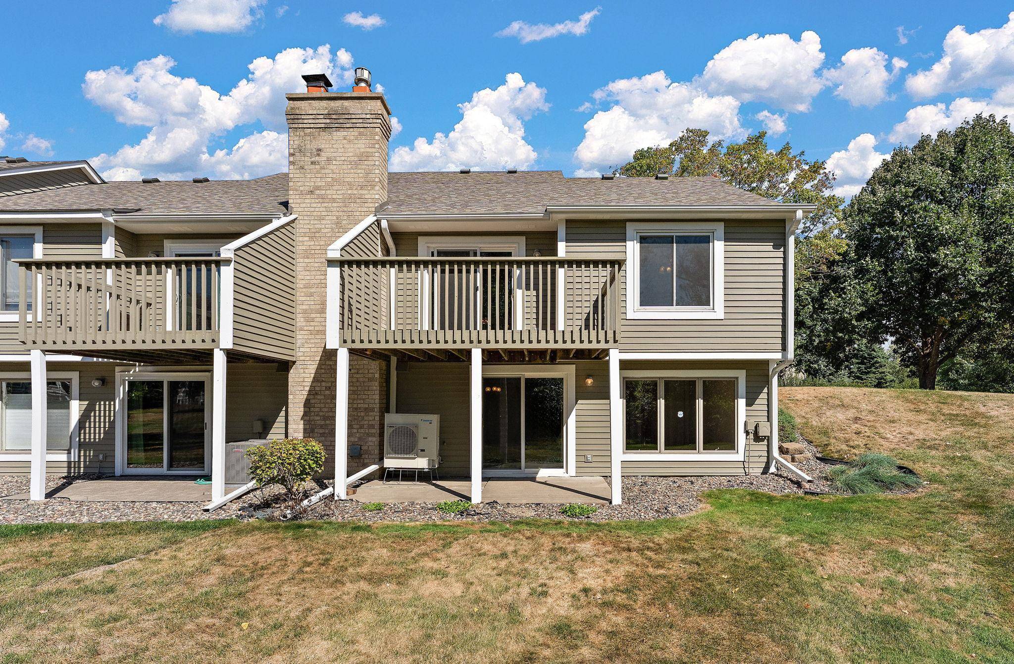 978 Winterberry DR, Woodbury, MN 55125