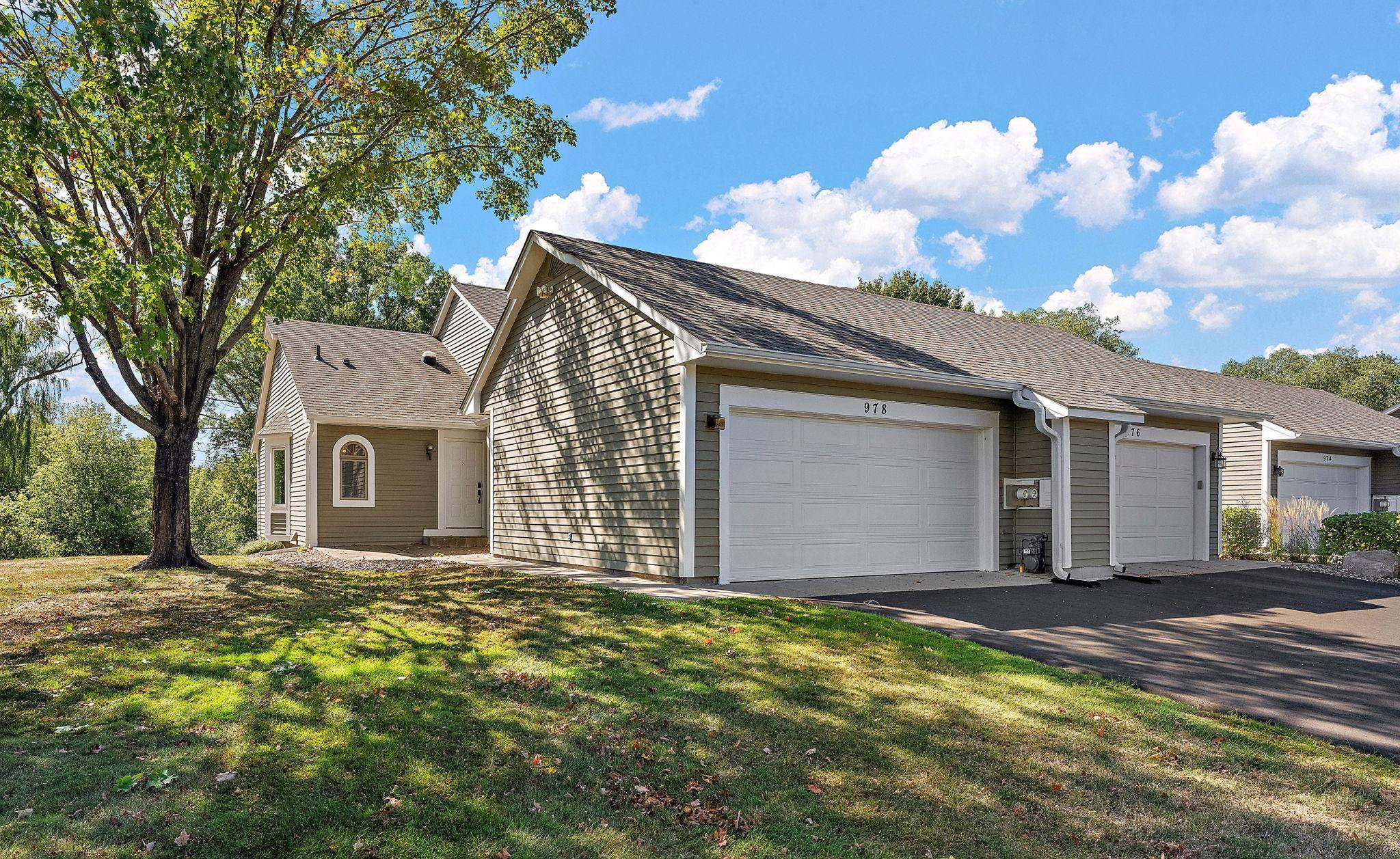 978 Winterberry DR, Woodbury, MN 55125