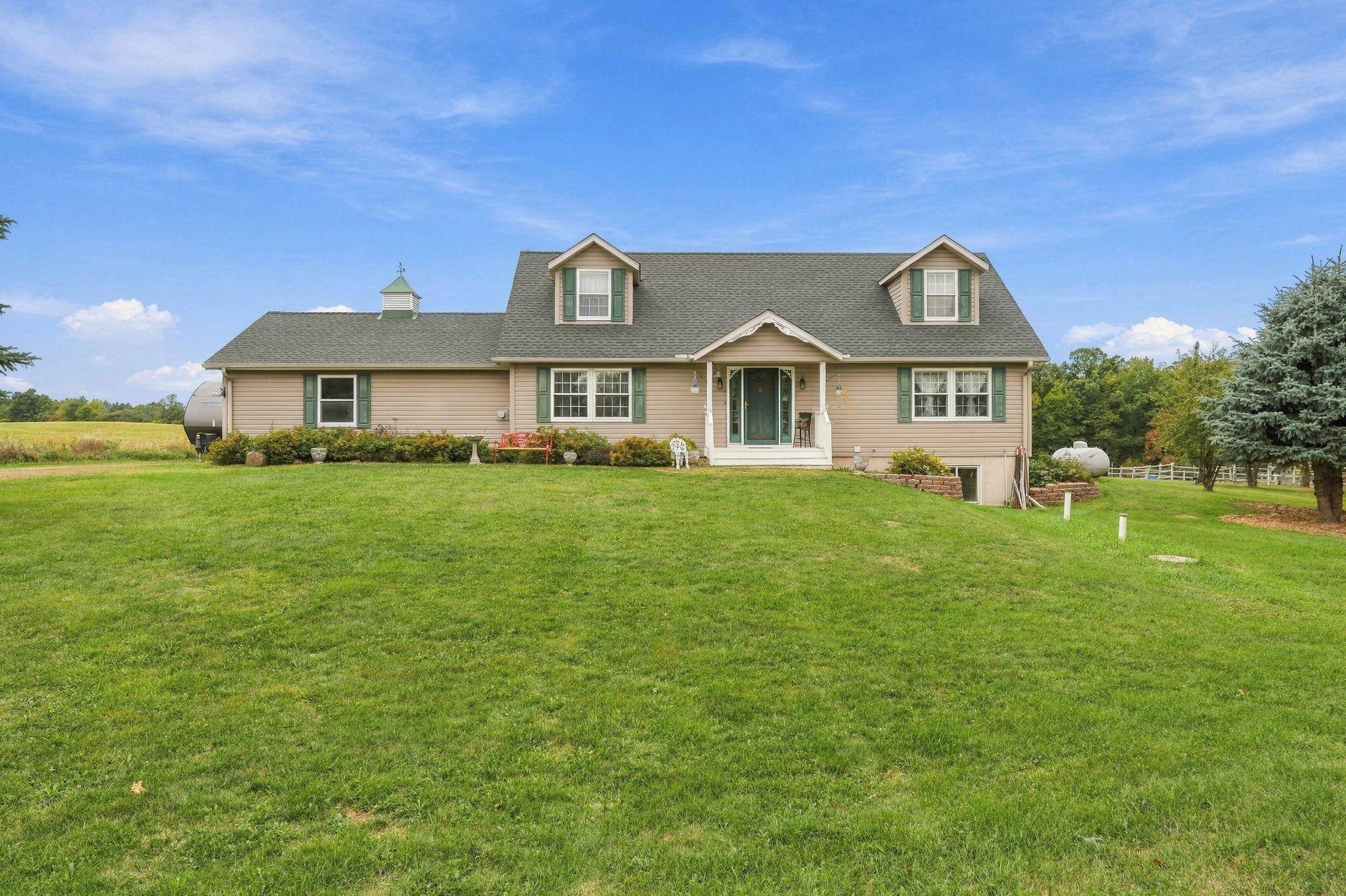 927 40th ST, Clayton, WI 54004