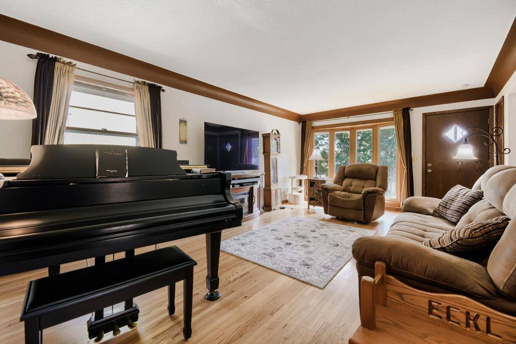 512 9th AVE S, South Saint Paul, MN 55075