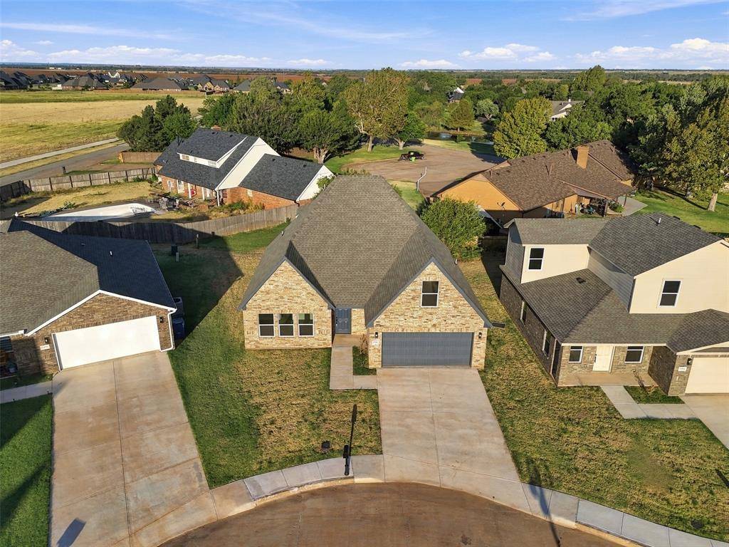 801 Chateau CT, Kingfisher, OK 73750