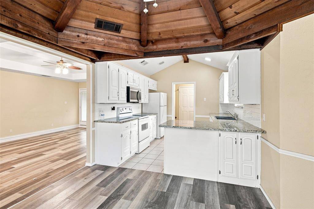 135 Meadow Ridge Drive, Cedar Hill, TX 75104