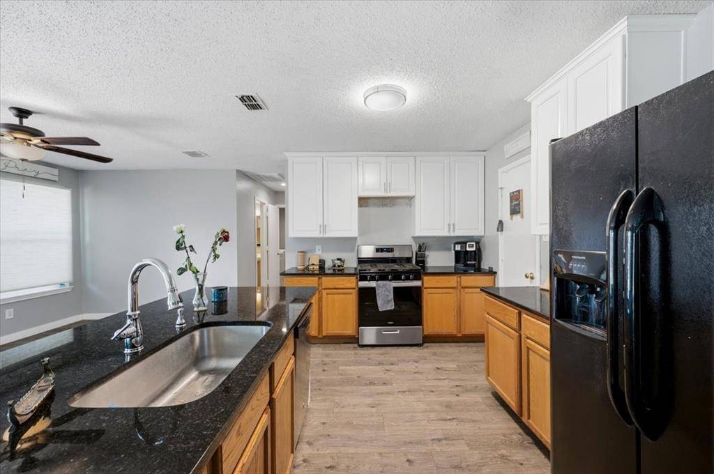 2423 Ranchview Drive, Grand Prairie, TX 75052