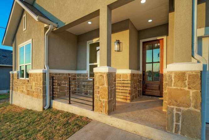 150 Waimanalo LN, Bastrop, TX 78602