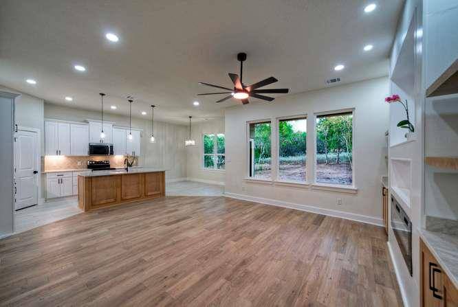 150 Waimanalo LN, Bastrop, TX 78602