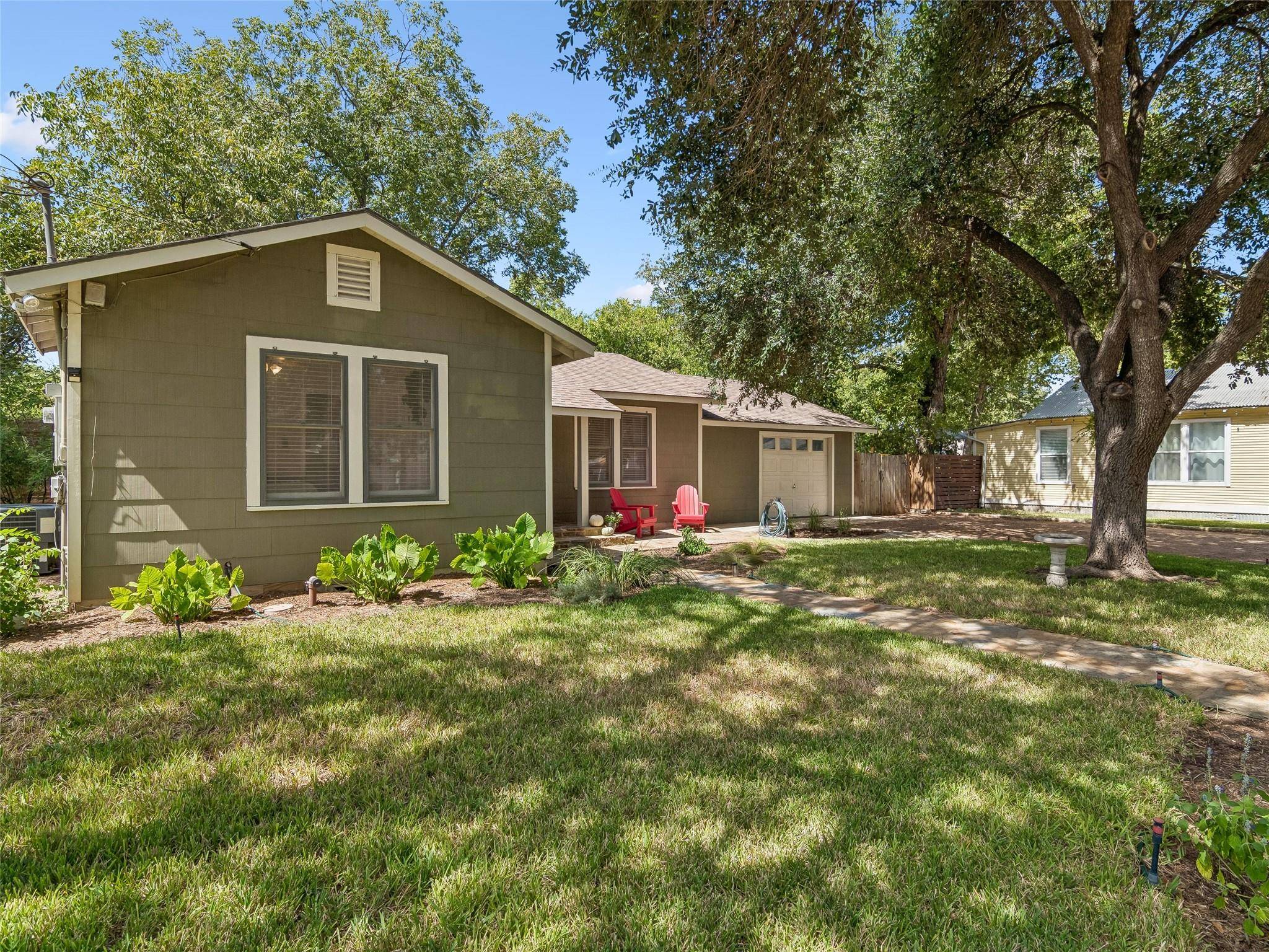 351 E North ST, New Braunfels, TX 78130