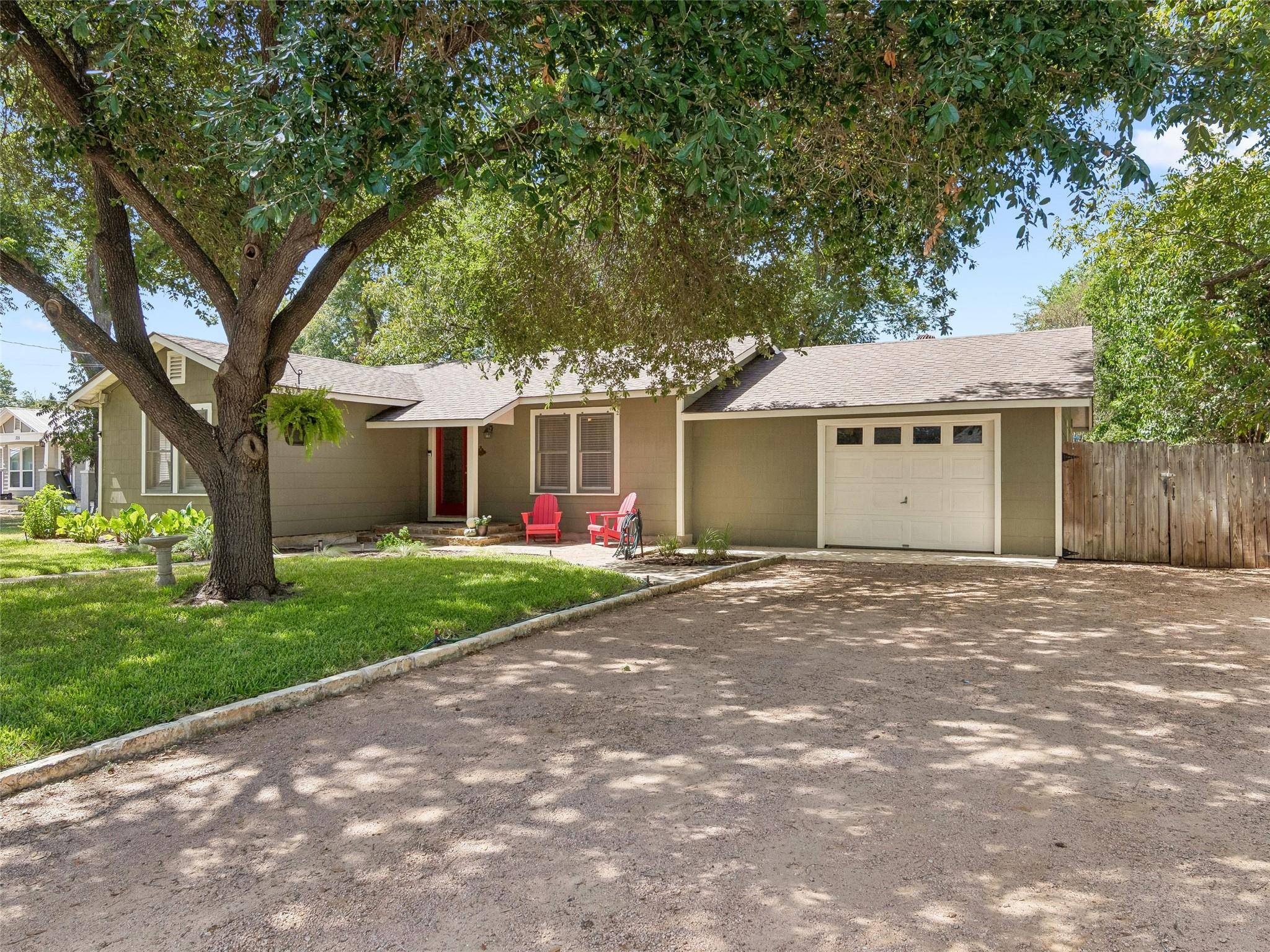 351 E North ST, New Braunfels, TX 78130