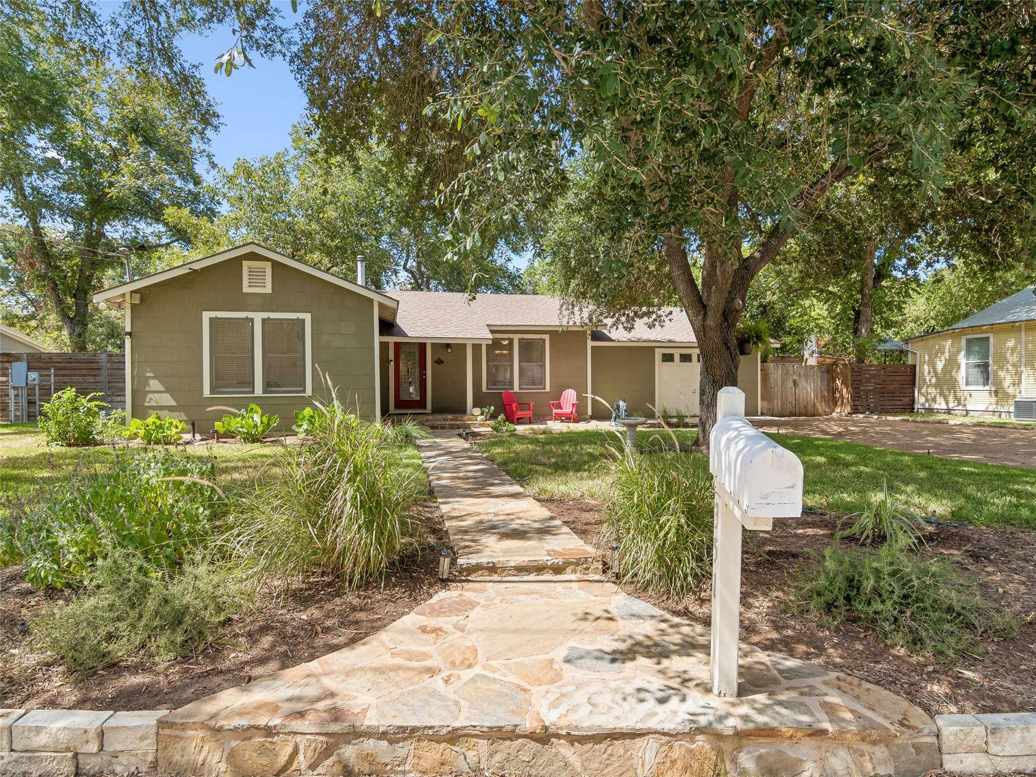 351 E North ST, New Braunfels, TX 78130