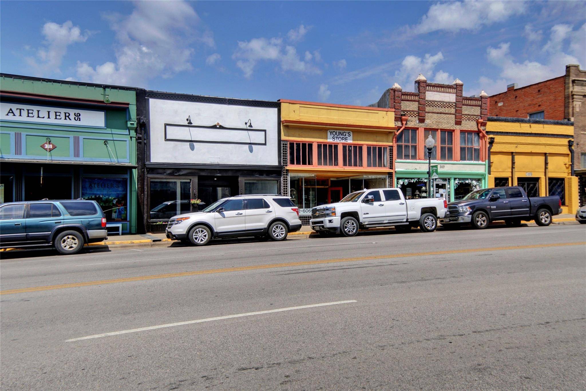 313 N Main ST, Taylor, TX 76574