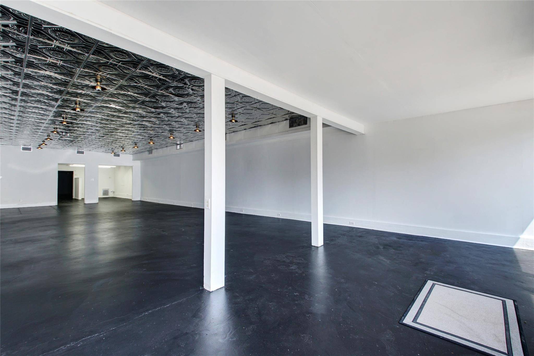 313 N Main ST, Taylor, TX 76574