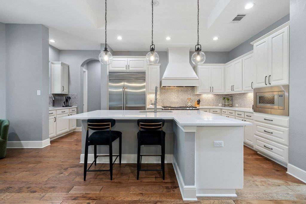 320 Bisset CT, Lakeway, TX 78738