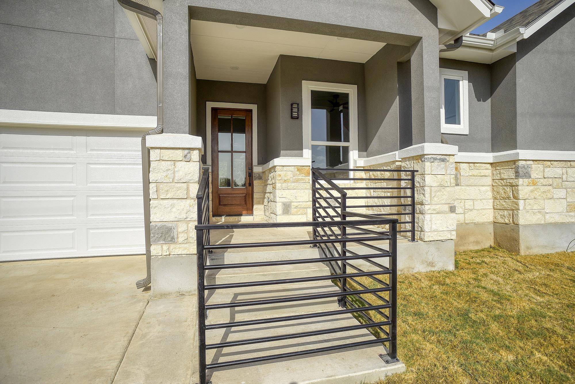 146 Waimanalo LN, Bastrop, TX 78602