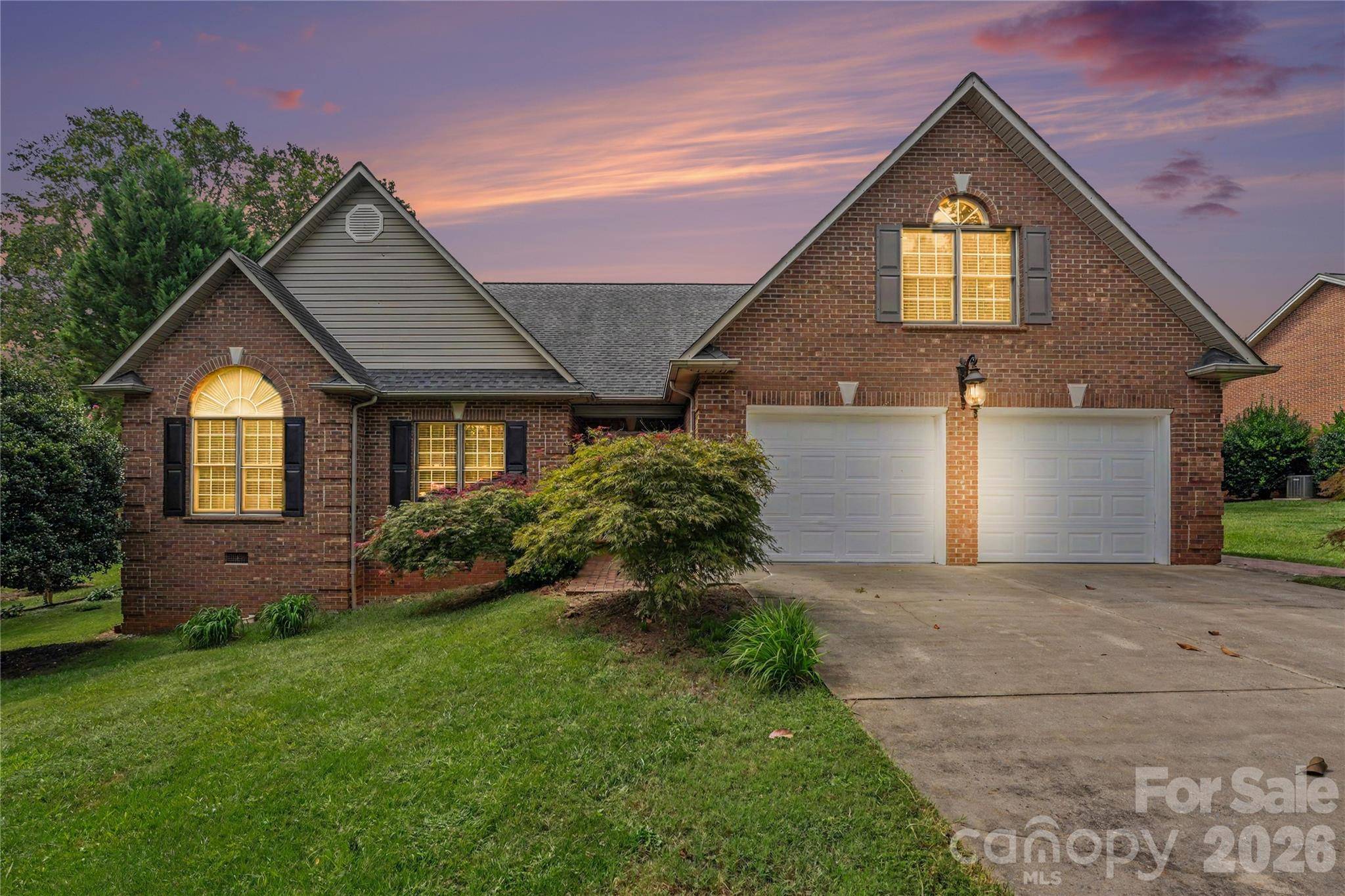 1085 Merrywood DR, Newton, NC 28658