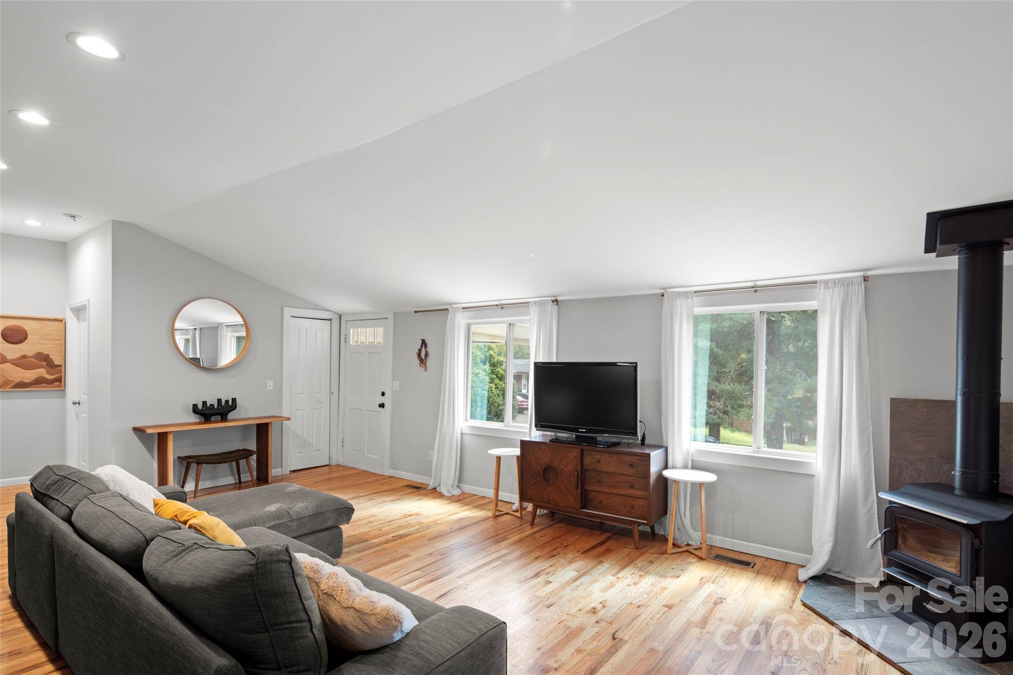 28 Long Cove RD, Candler, NC 28715