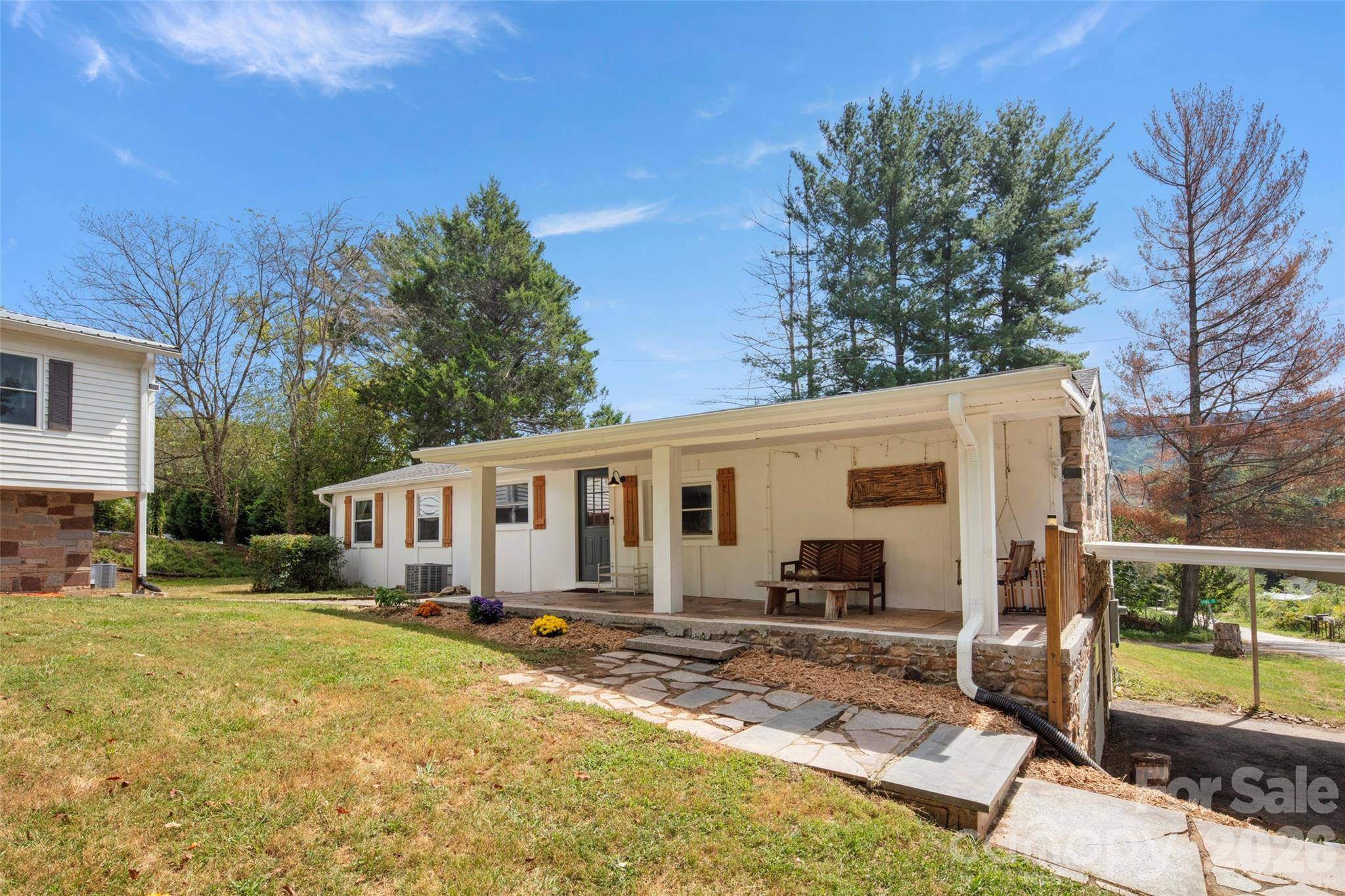 28 Long Cove RD, Candler, NC 28715