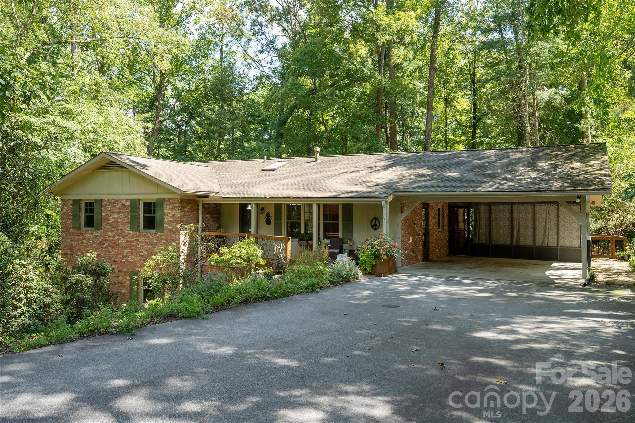 906 Indian Hill RD, Hendersonville, NC 28792