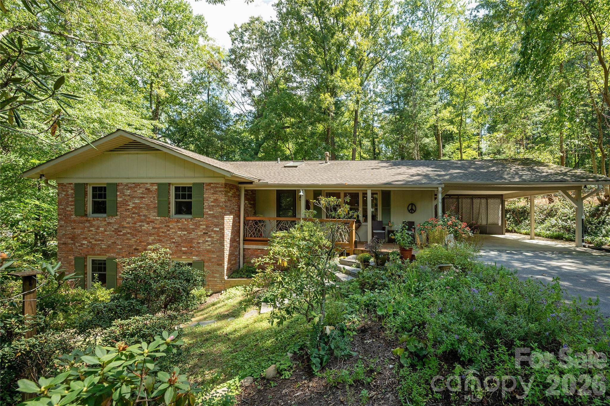 906 Indian Hill RD, Hendersonville, NC 28792