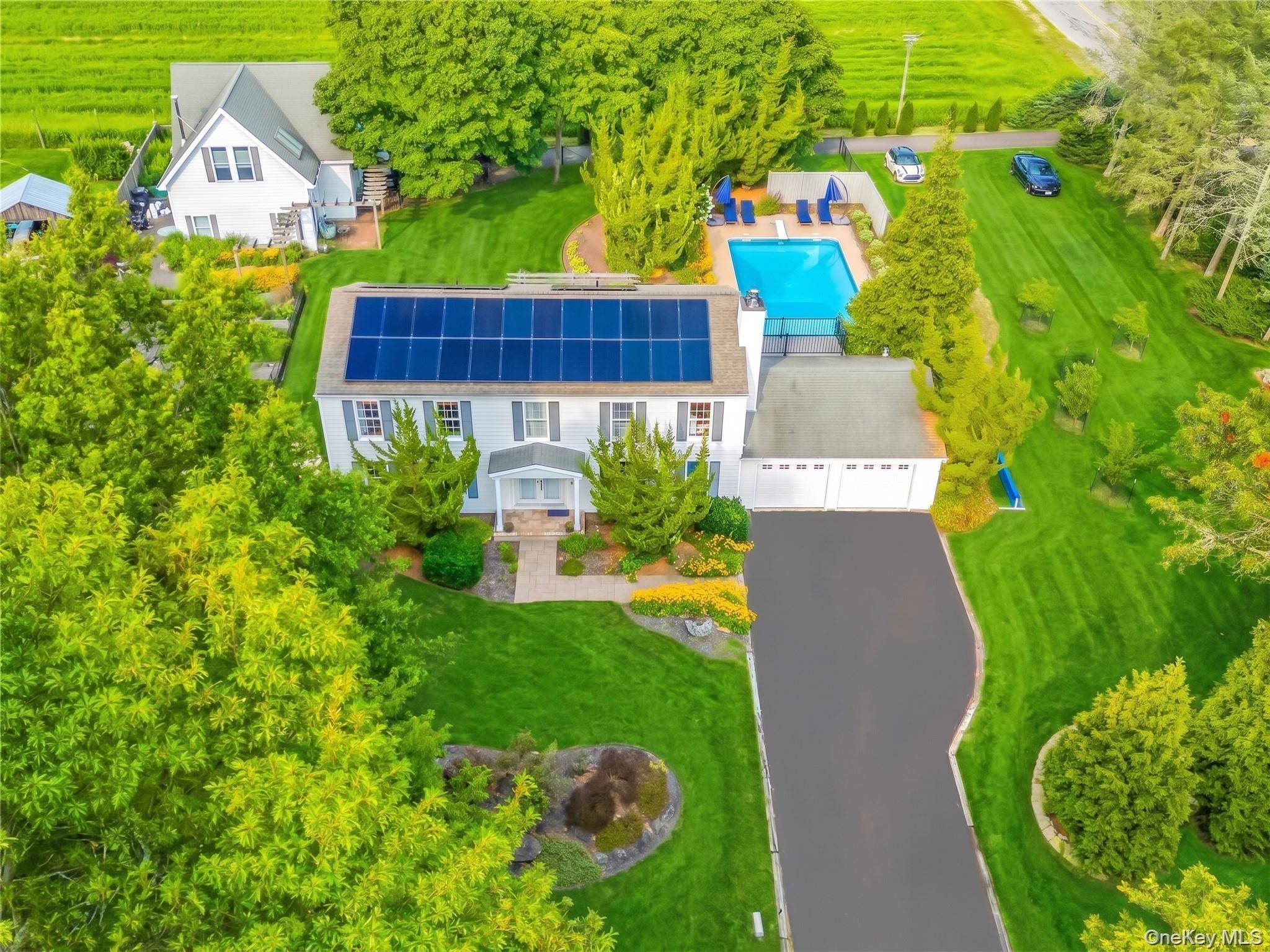 8 High Meadow LN, Jamesport, NY 11947