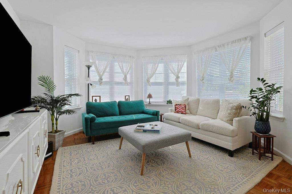 207 Sutton DR #207, Mount Kisco, NY 10549