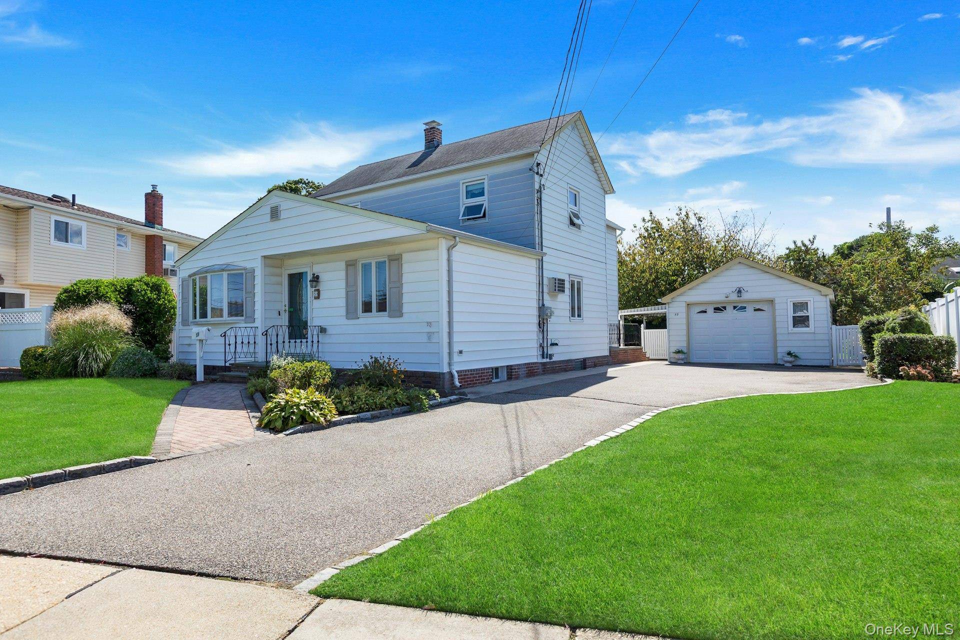 59 11th ST, Hicksville, NY 11801