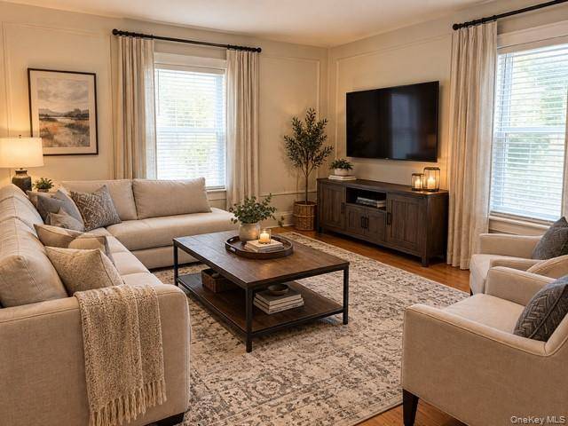 74 Lexington AVE, Franklin Square, NY 11010