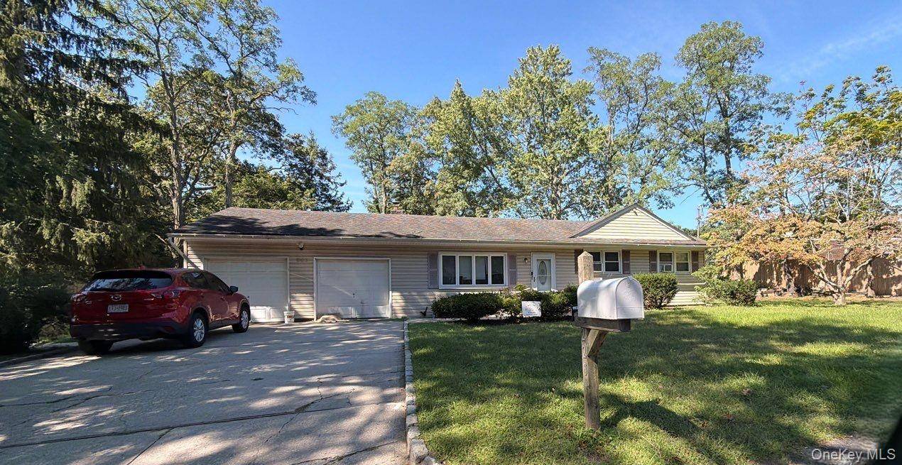 226 Holbrook RD, Holbrook, NY 11741